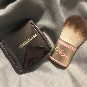 Hourglass Mini ambient light and flatbuki brush